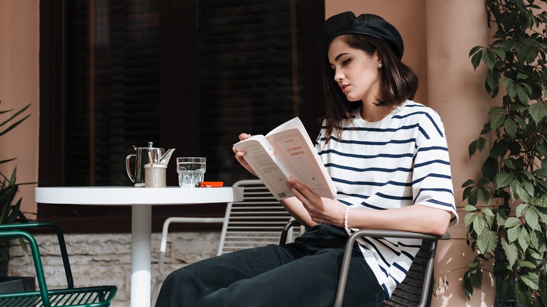 Why Reading Books Without Pictures Is Actually Good for You