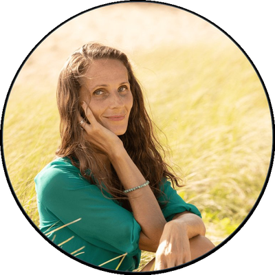 Yvette Farkas, author